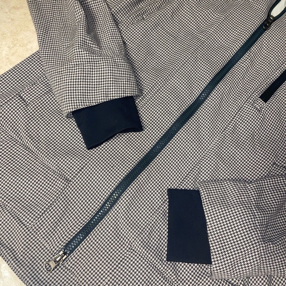 Lululemon Houndstooth Brown Rain Jacket - Picture 2 of 8